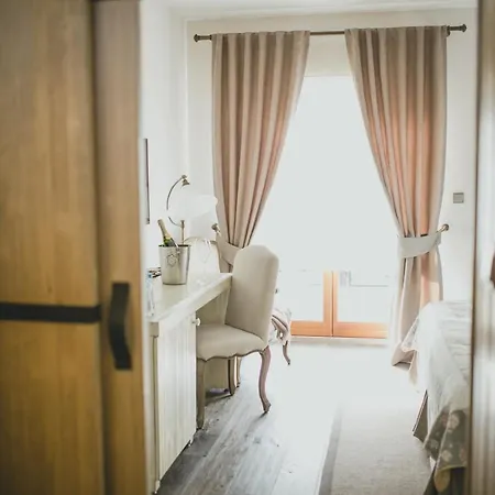 Hotel čapí Hnízdo Olbramovice (Benesov)
