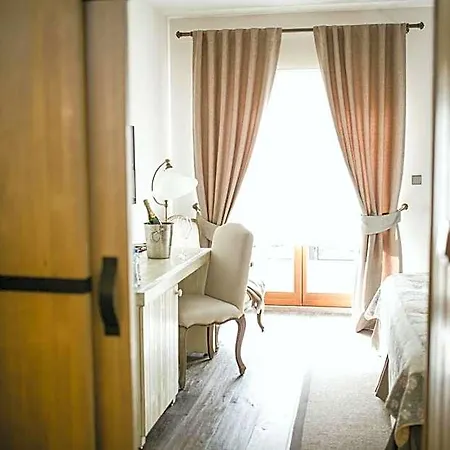 Capi Hnizdo Otel