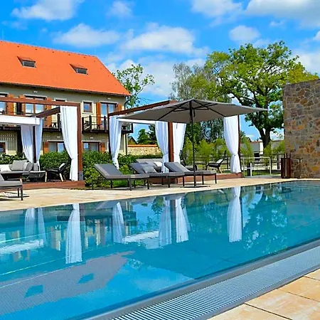 Capi Hnizdo Otel