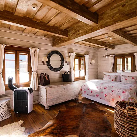 Hotel čapí Hnízdo Olbramovice (Benesov)
