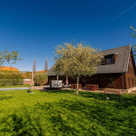 Hotel čapí Hnízdo Olbramovice (Benesov)